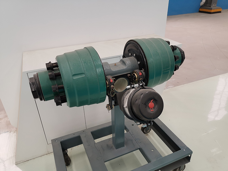 Remorque à essieu hydraulique Hydraulic Axle Trailer