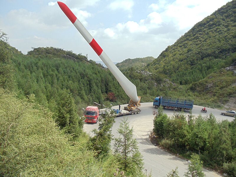 Windmill blade lifter